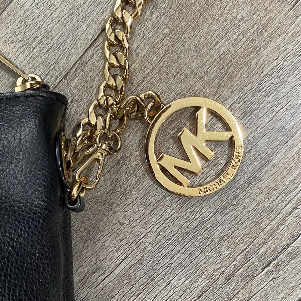 Leather Michael Kors Black Crossbody Bag with Gold Chain - Picture 5 of 16